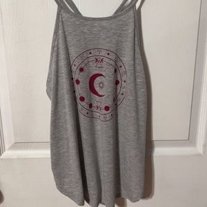 grey tank top